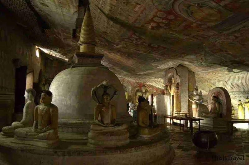 interior cueva de Dambulla