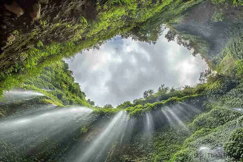 Cataratas Madakaripura en Java, cerca del volcán Bromo