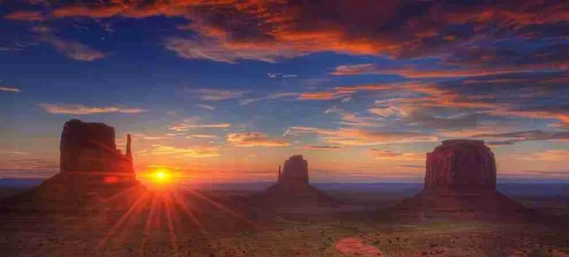 Amanecer en Monument Valley