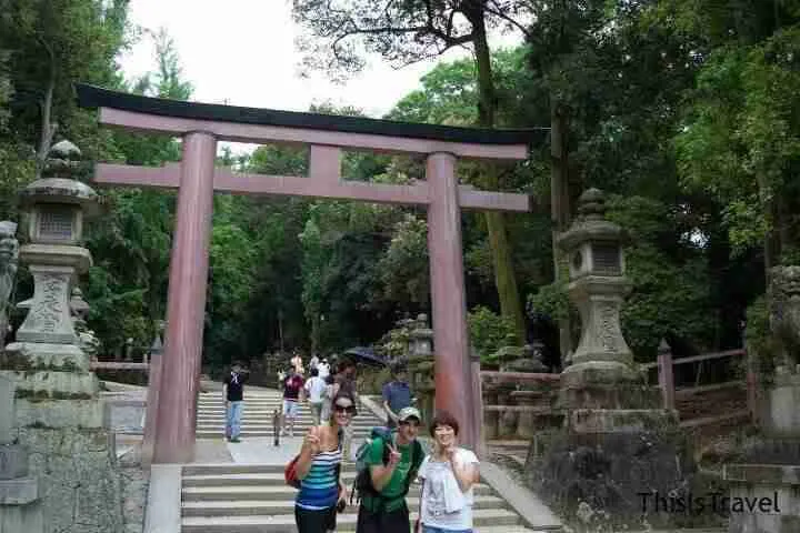 subiendo al templo Kasuga-taisha