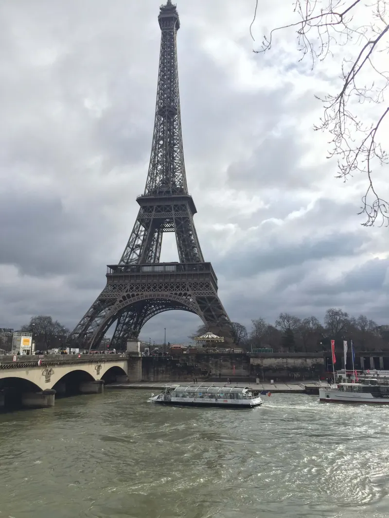 la gran torre Eiffel