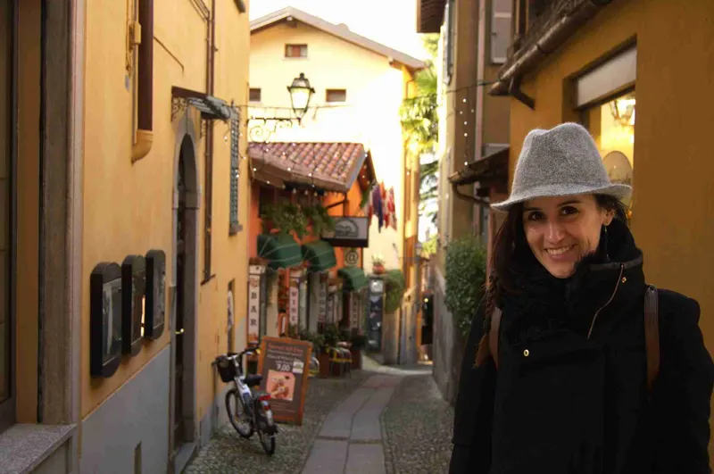 Angela callejeando Bellagio