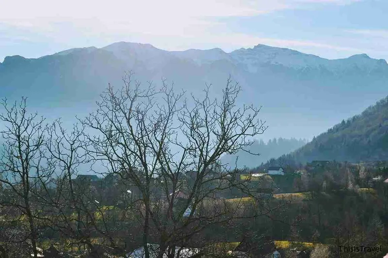 vistas al amanecer del valle desde nuestro hotel en Bran (Transilvania)