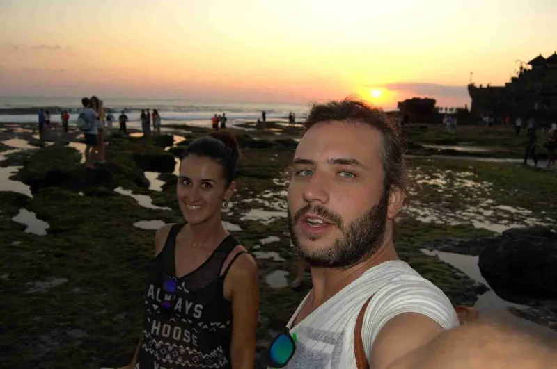 Selfi al atardecer en Tanah Lot