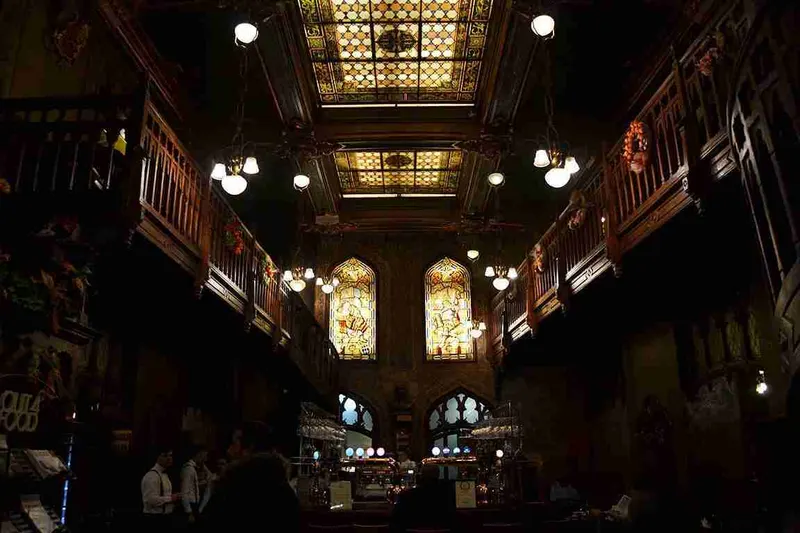 interior de Caru’cu Bere