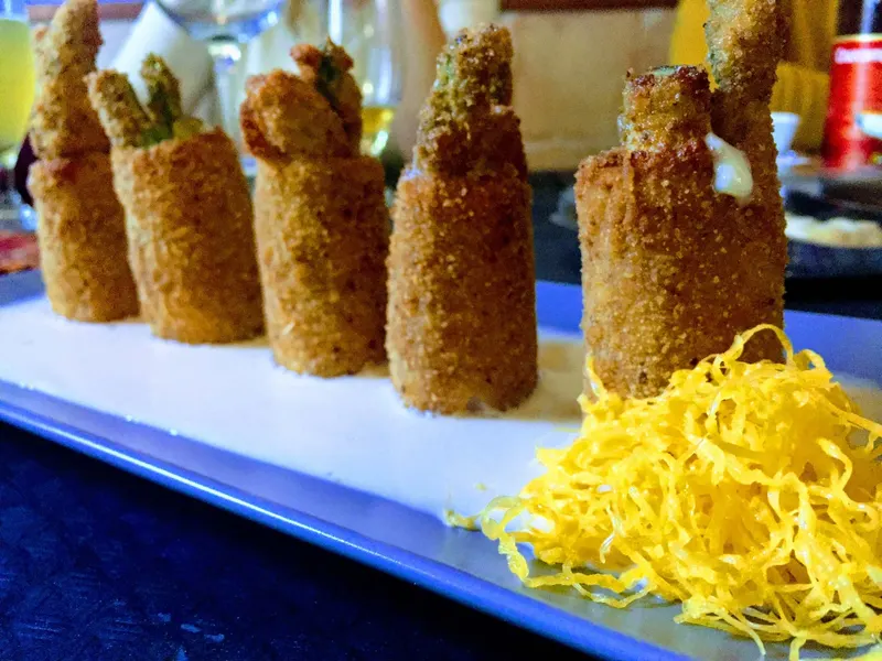 rollitos de esparragos con crema de turrón