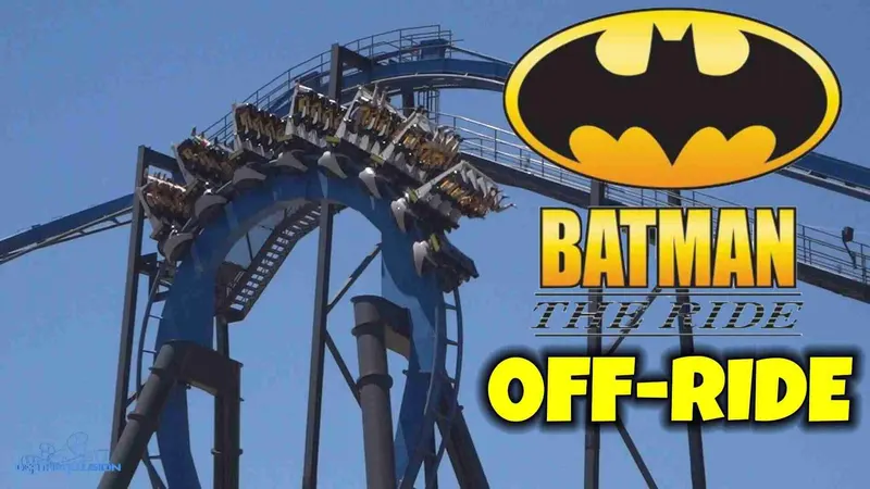 Cartel de Batman The Ride con la vía de la montaña rusa, en Six Flags Magic Mountain