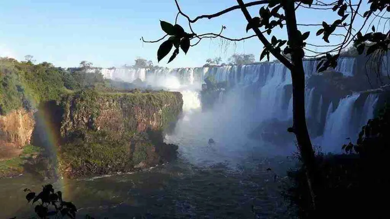 sobrecogedor las cataratas de Iguazu de la experiencia de Alba