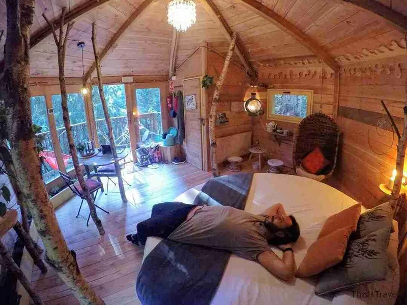 interior de la cabaña, descansamos?