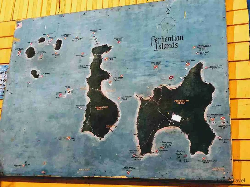 Mapa pintado de las islas Perhentian en una pared de chapa