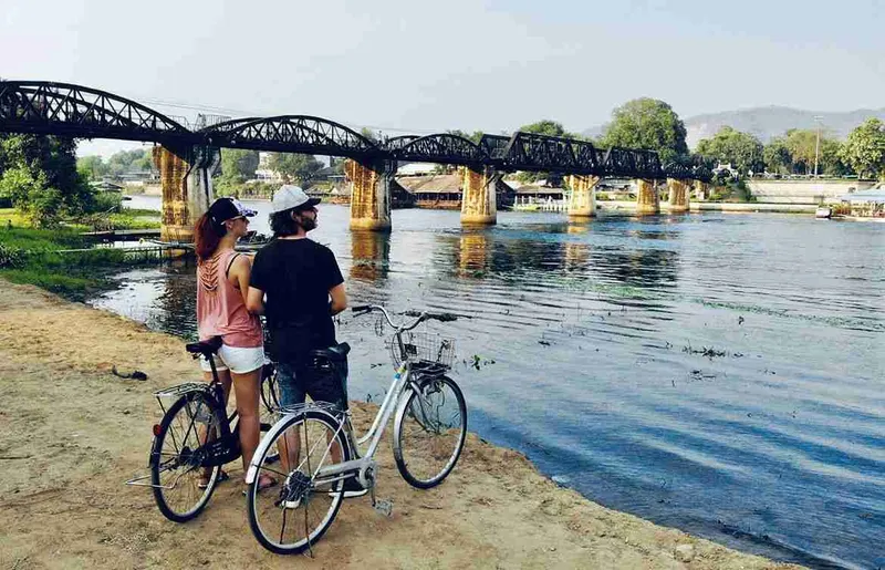 bicileta en Rio Kwai