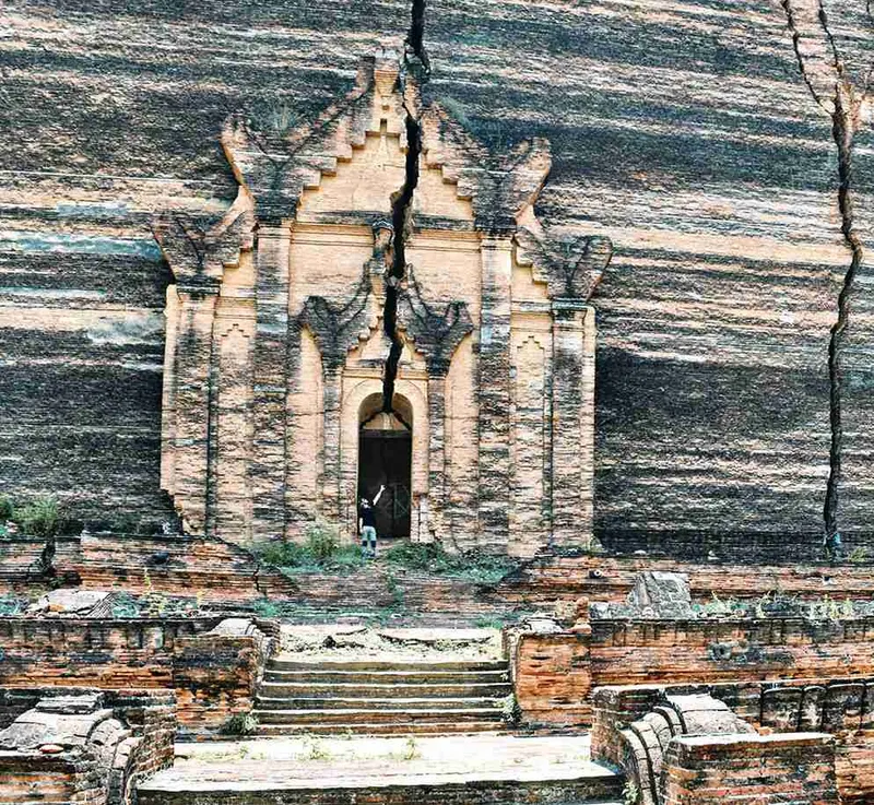La grieta que parte en dos el templo inacabado de Mingun Pahtodawgyi