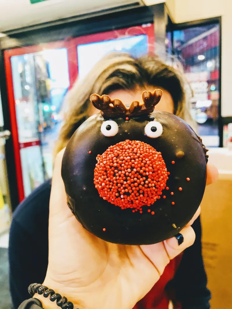 divertido donut de navidad que parece un reno