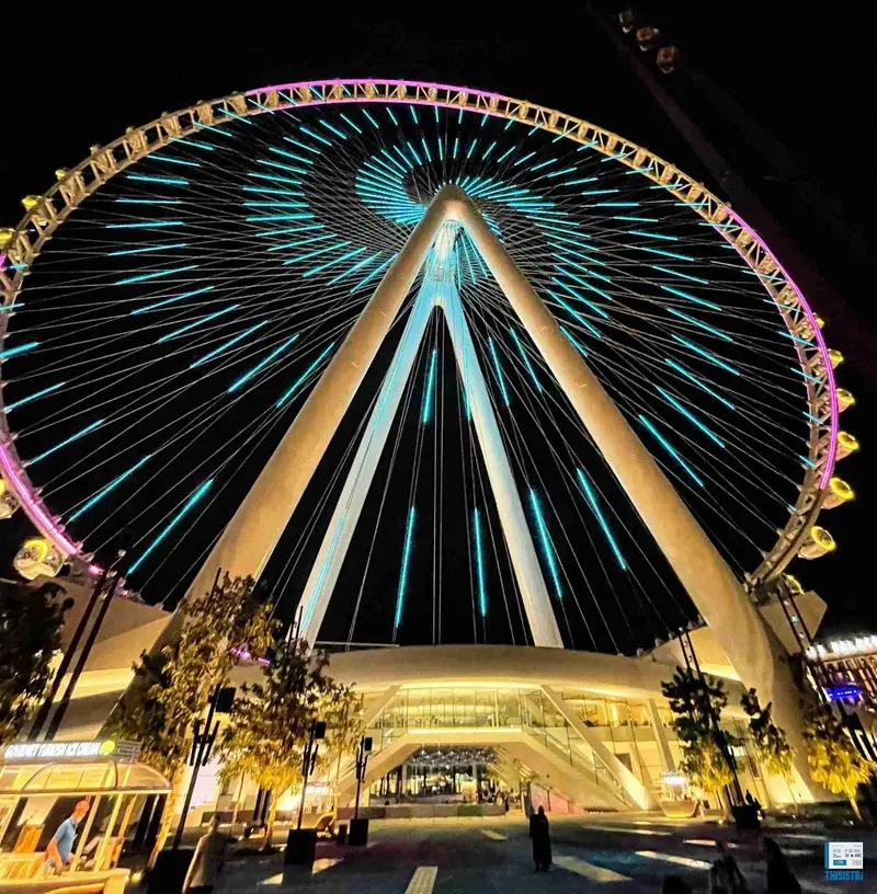 la gran noria mirador de Dubai de noche