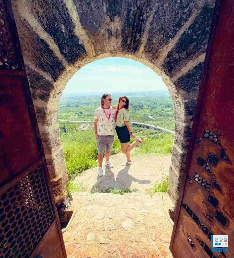 puertas del castillo de Bairen, Gandia, con las vistas a la comarca de la Safor