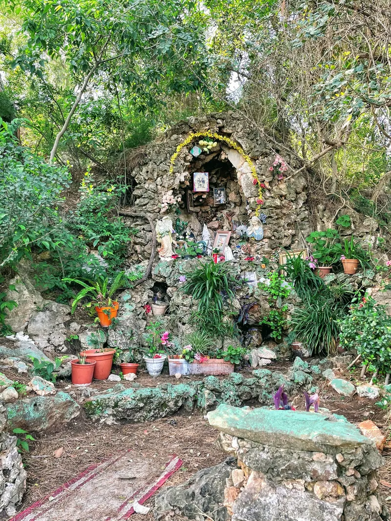 Cova de la verge, Gandia. Detalles