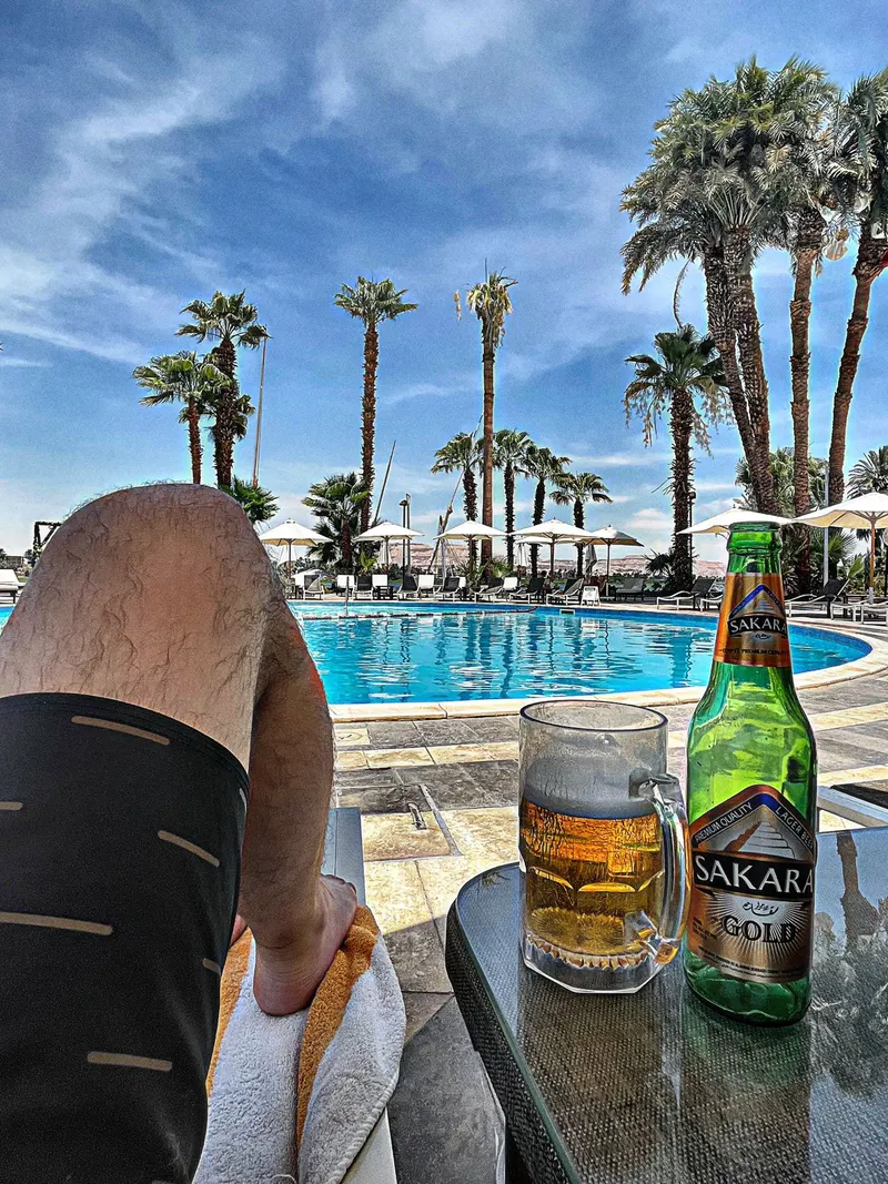 Cerveza en el hotel al lado del rio Nilo