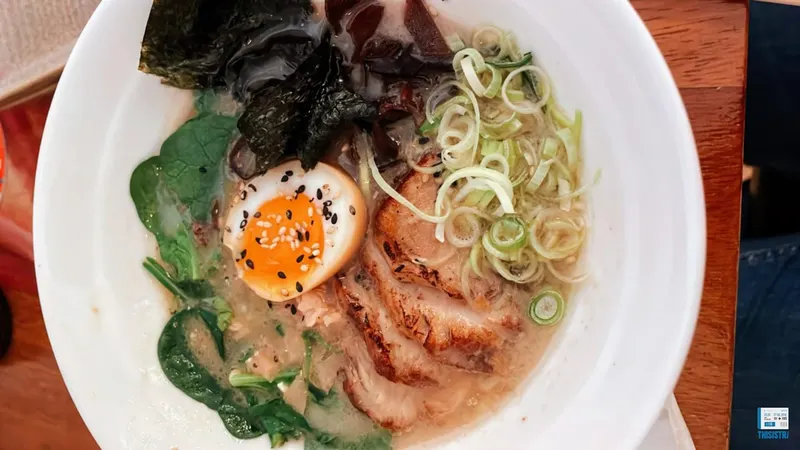 ramen de Meshico en Denia con huevo y cerdo