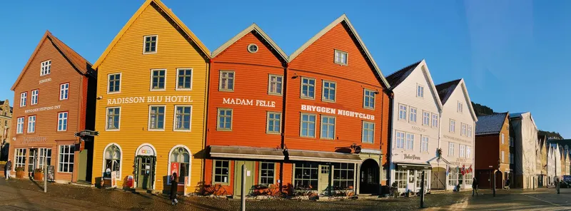 Bryggen, el must de Bergen con sus casas hanseaticas de madera coloridas. Un barrio precioso