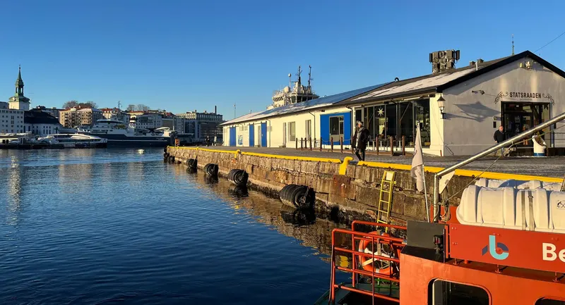 Puerto de Bergen en invierno, Noruega embarcadero Bryggen