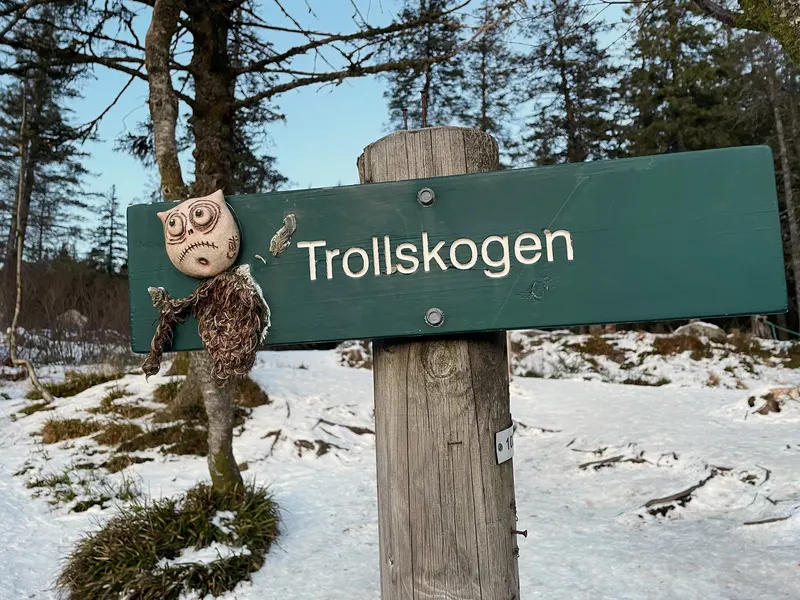 detalle señal infantil de Trolls en el Monte Floyen, Bergen, Noruega