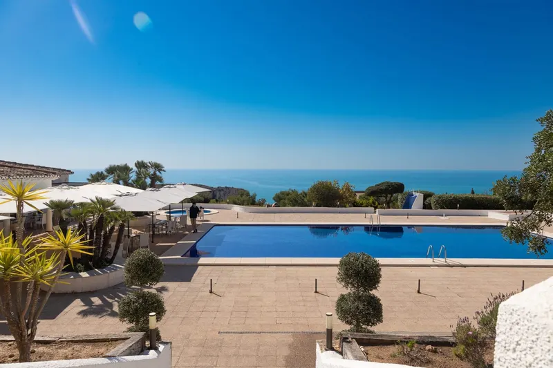las vistas de infarto del restaurante la cumbre en Benitatxell, con el fondo del mar mediterraneo