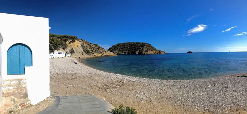 Cala barraca en Otoño. calma, sol y mediterraneo. Jávea