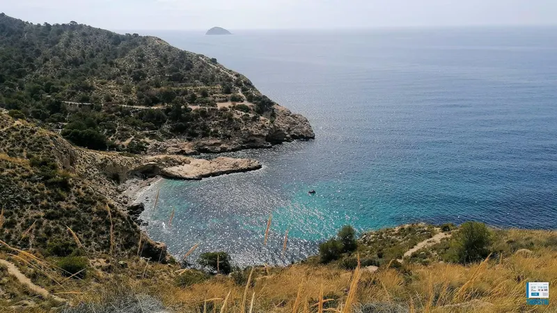 Playa del Racó del Conill, La Vilajoiosa detalle ruta senderismo y vistas al mar