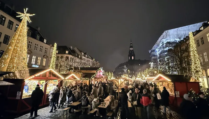 detalle mercado navidad en Dinamarca por la noche