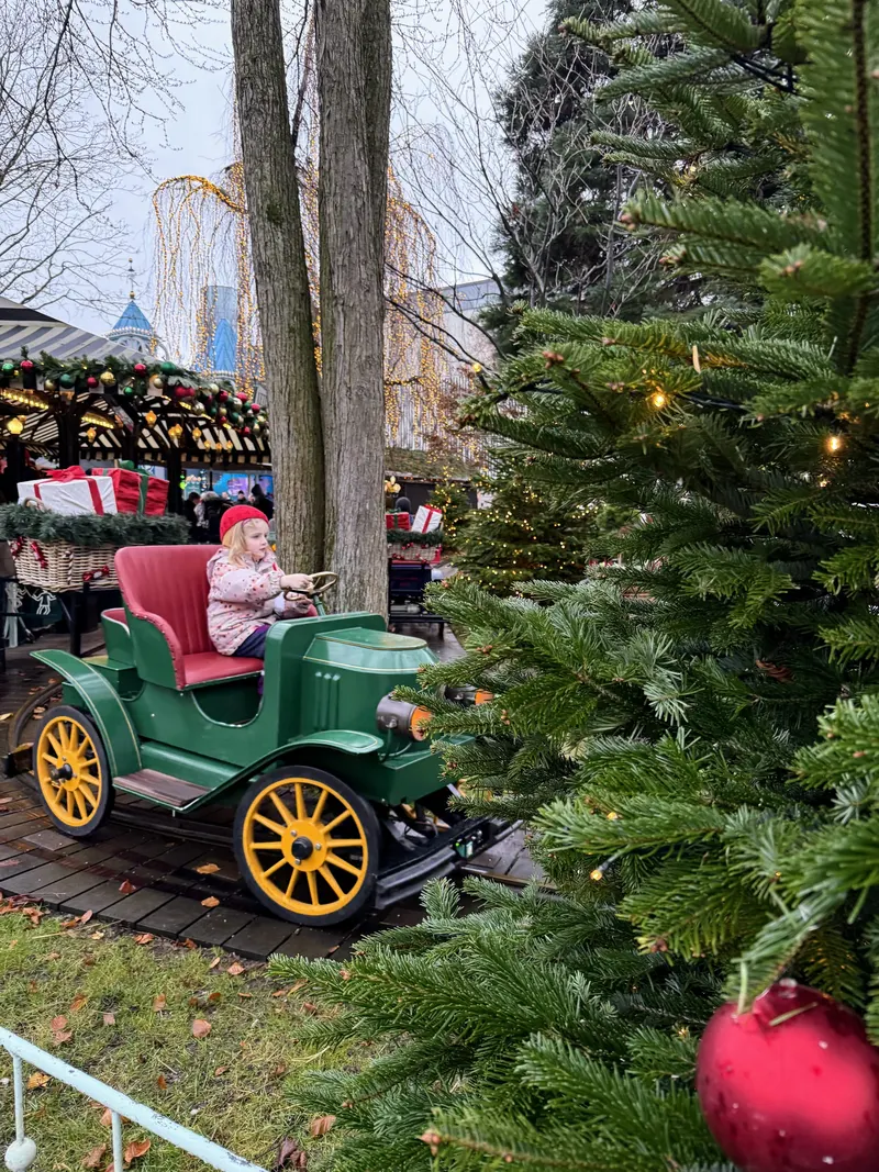 detalle de atraccion del parque Tivoli perfecto para las navidades