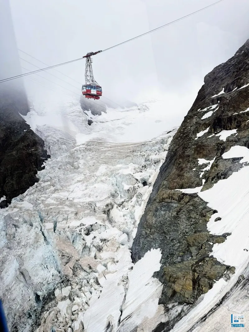 los paisajes nevados de Suiza, detalle teleferico en Cervino