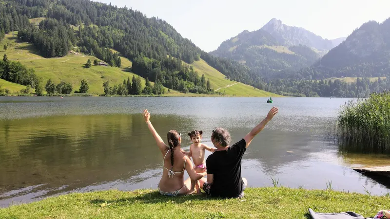 Lago Noir en verano disfrutando en familia