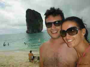comiendo en poda island