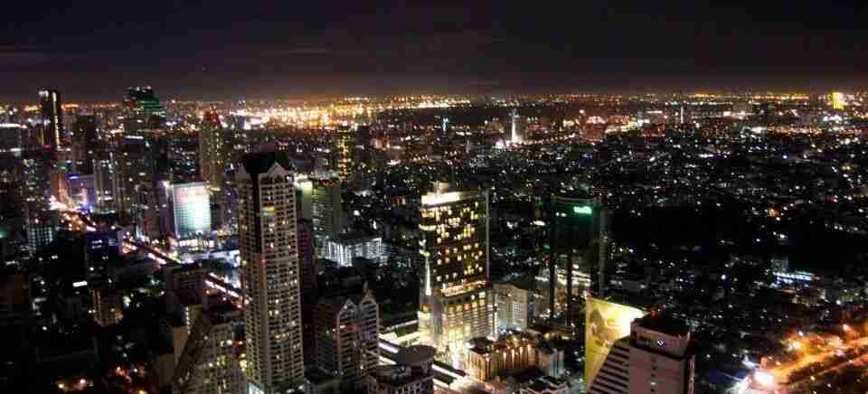 skyline nocturno de Bangkok desde Sirocco