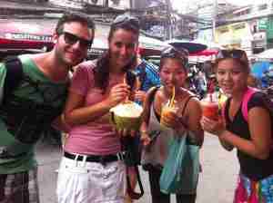 tomandonos un zumo en Khaosan road