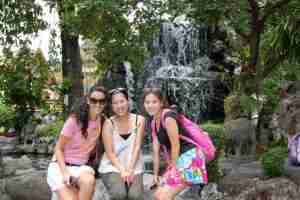 las japonesas y Angela en el Wat Pho