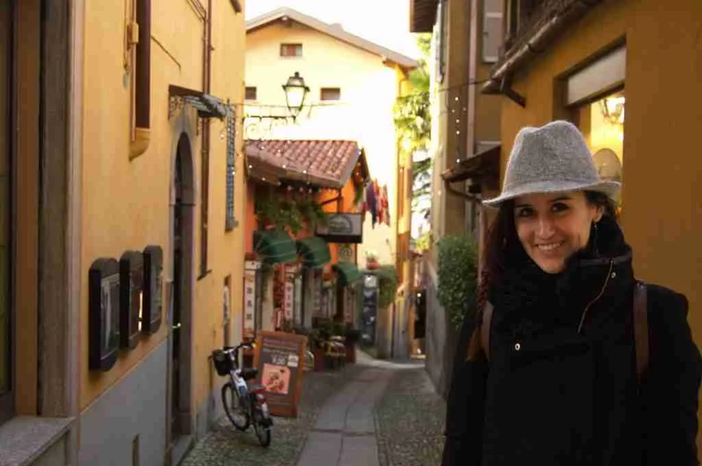 Angela callejeando Bellagio