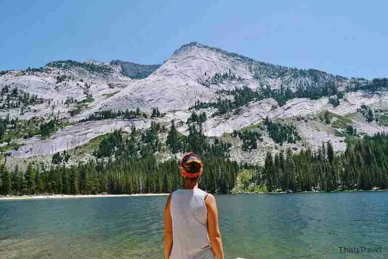 Belleza natural en el Yosemite, USA Lago Tenaya