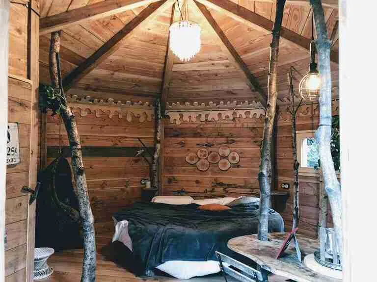 interior de la cabaña