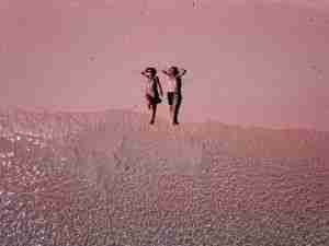 La playa rosa de Komodo, Indonesia