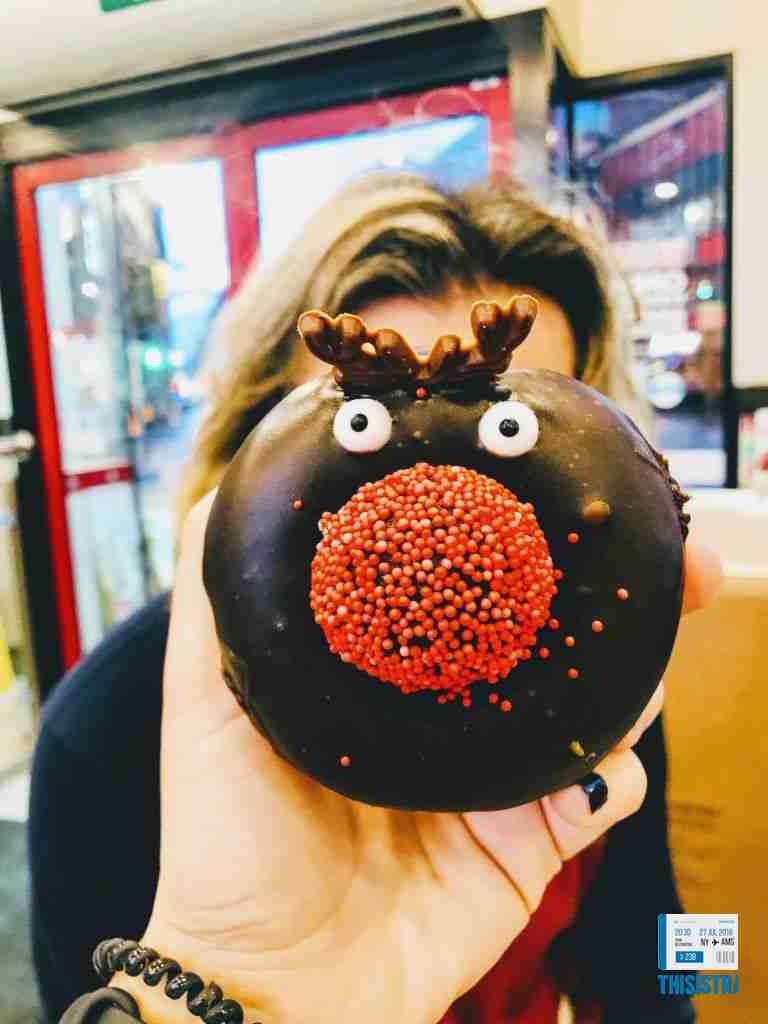divertido donut de navidad que parece un reno