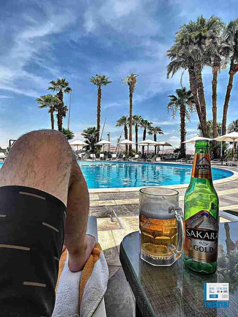 Cerveza en el hotel al lado del rio Nilo