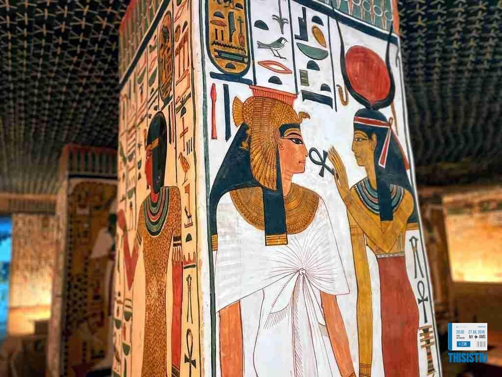 detalle de pinturas egipcias de la tumba de Nefertari en Valle de las Reinas, Luxor, Egipto