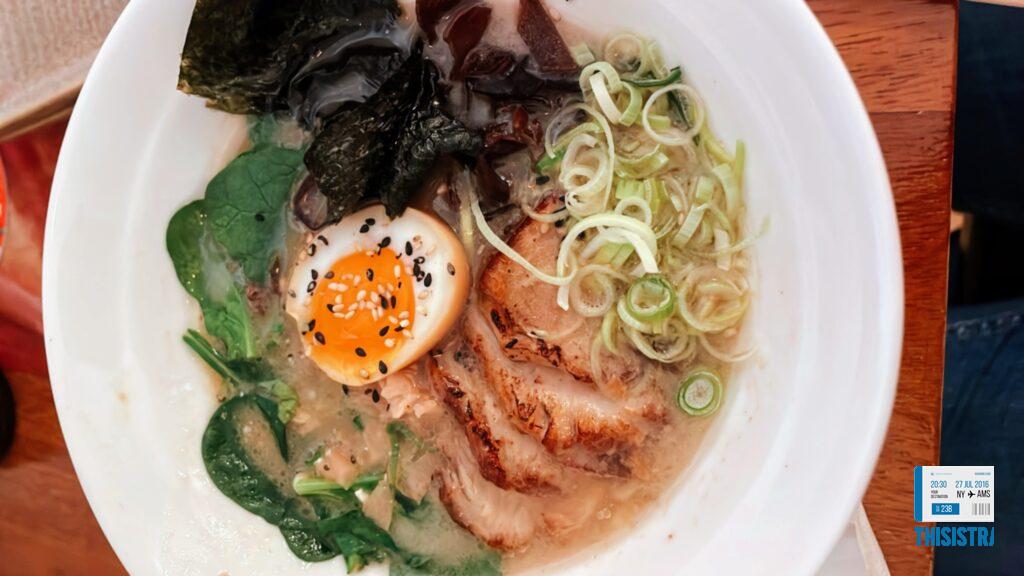 ramen de Meshico en Denia con huevo y cerdo