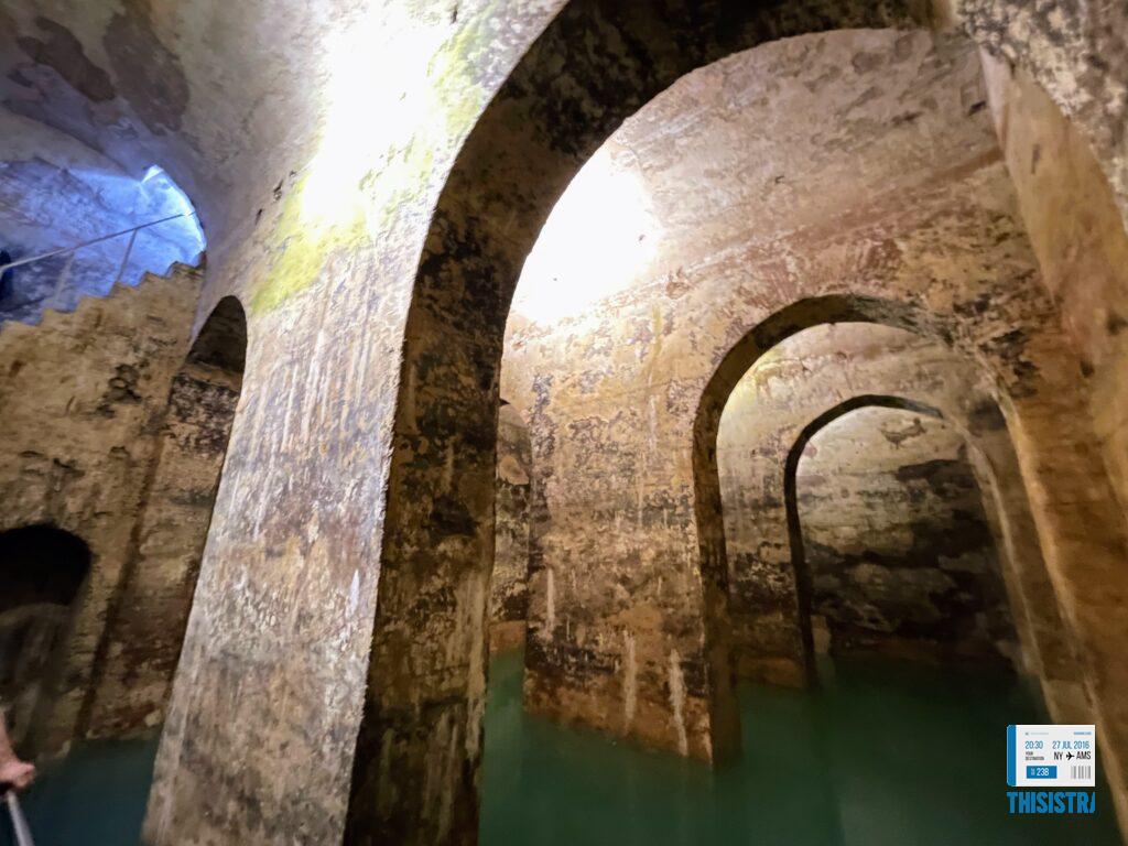 Aljibe en el hotel Mont Sant, bajo el castillo de Xativa.