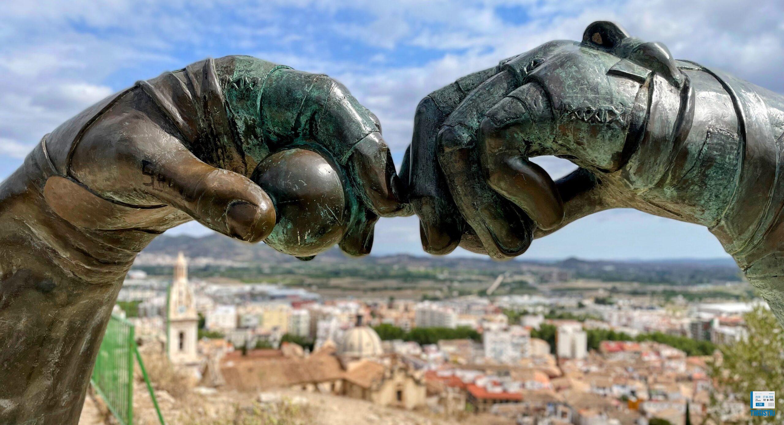 Panóramica de la ciudad de Xàtiva desde cerca del castillo, manos de juego del trinquet,