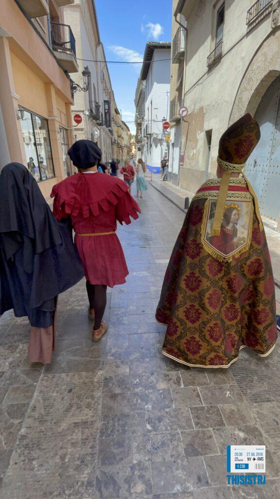 La familia borgia paseandose por Xàtva