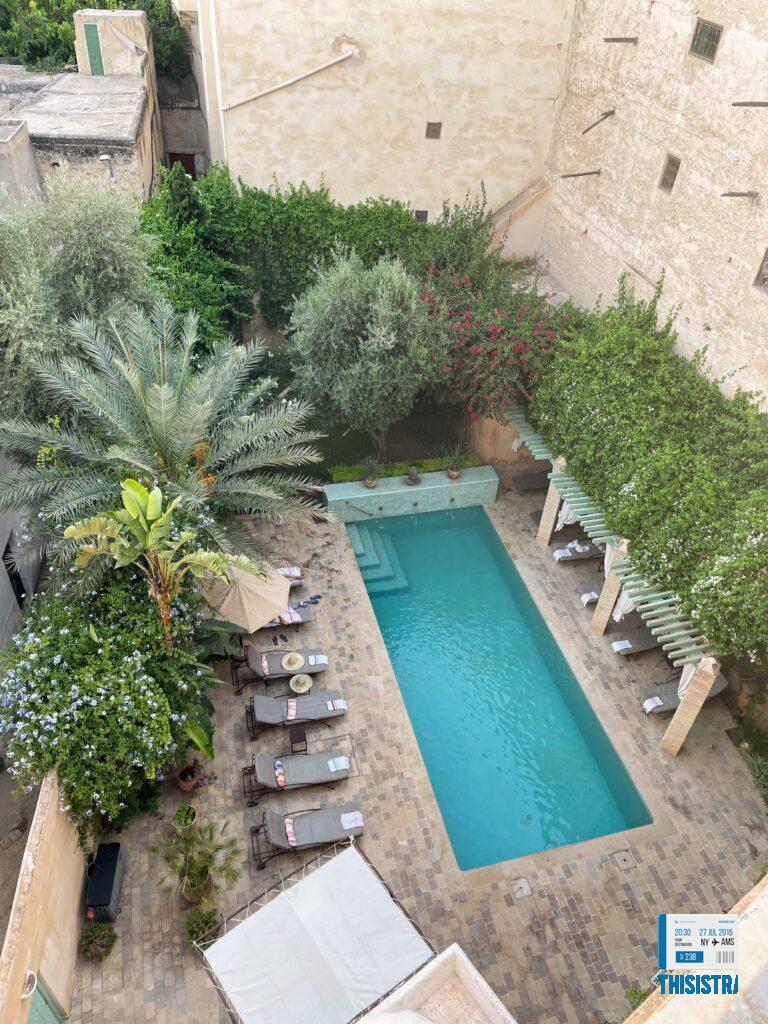 detalle de la piscina del Riad Lauroosa en Fez