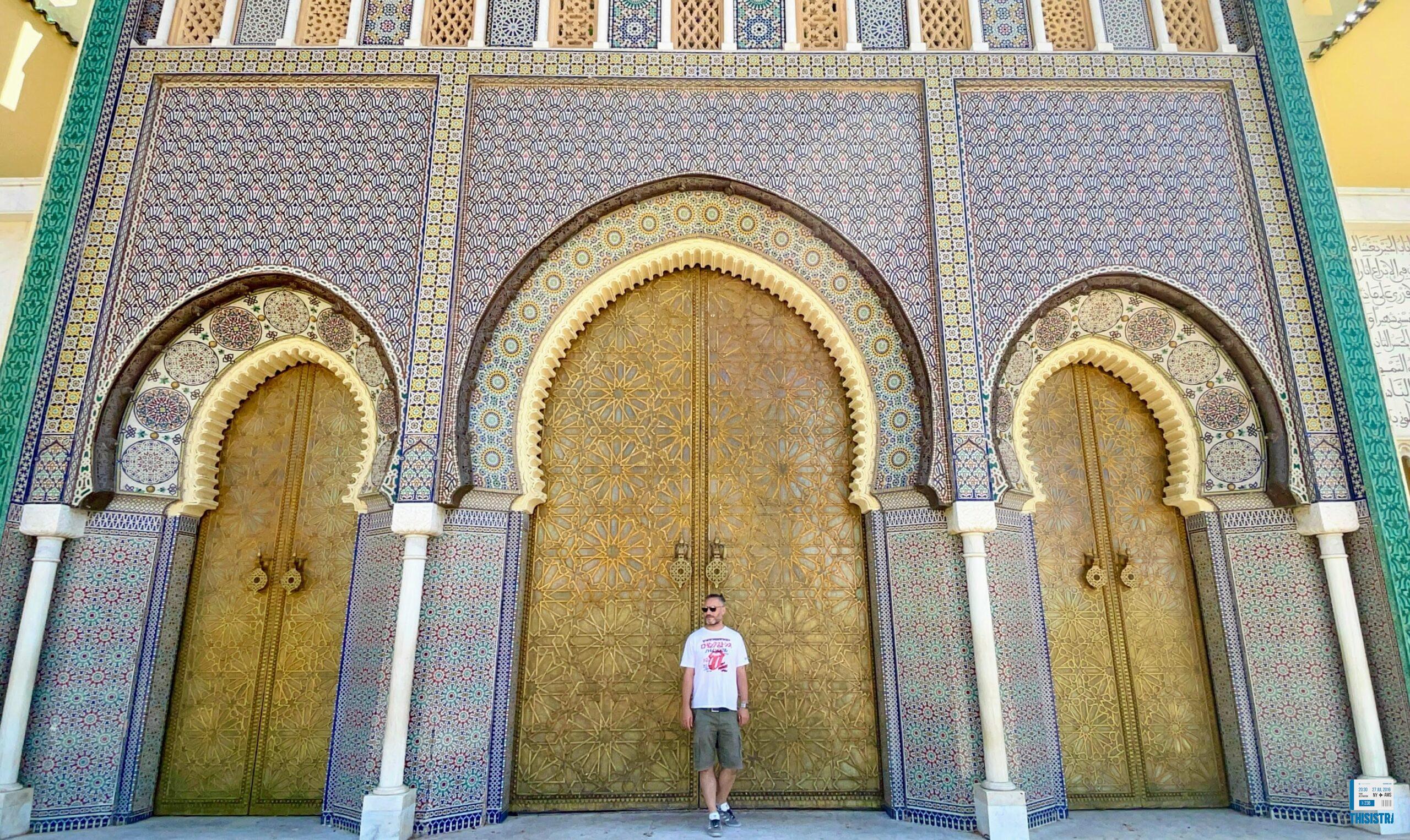 puertas árabes en el palacio real de Fez, Marruecos
