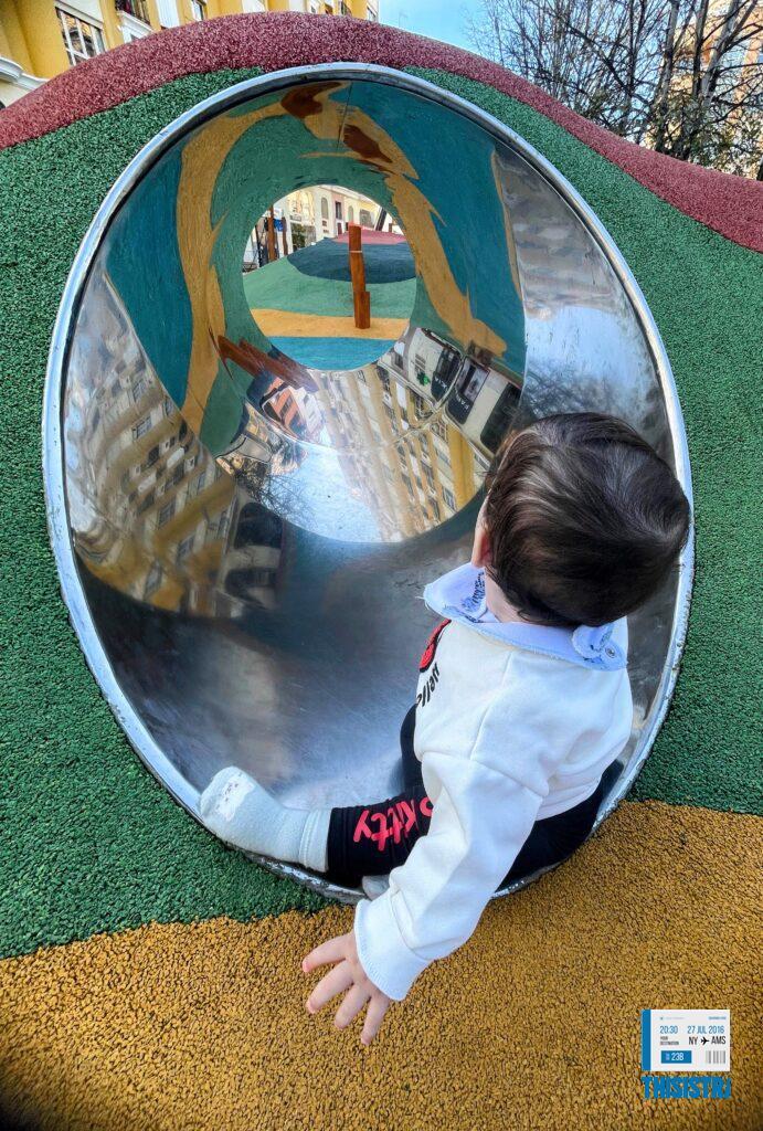 detalle de juegos en el Parc Chabas, DEnia